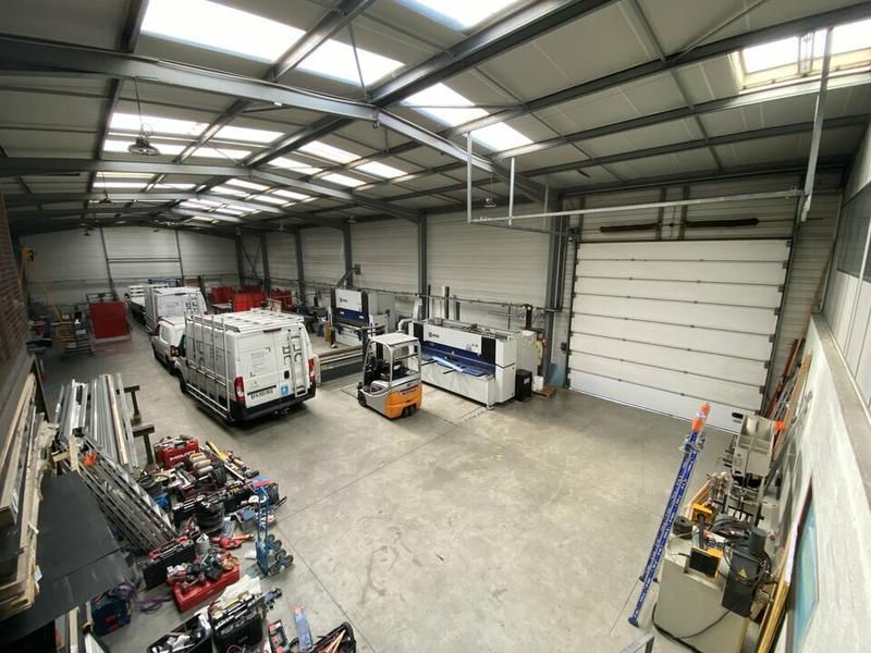 Local d'activité / Entrepôt - 860 m²