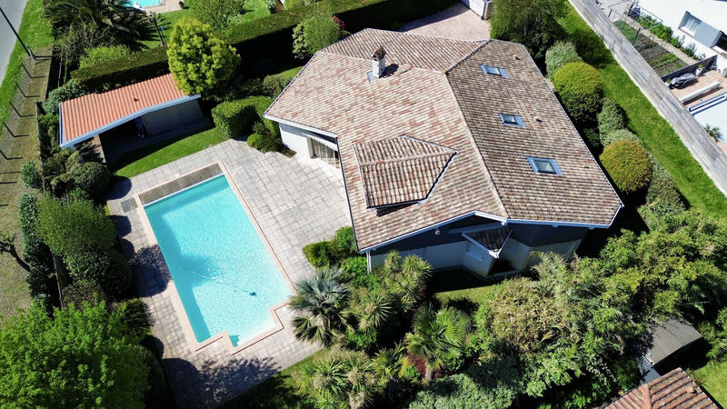 Maison - 230 m² - 5 pièces