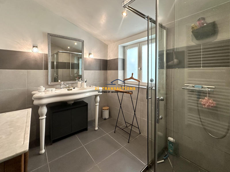 Maison - 170 m² - 10 pièces