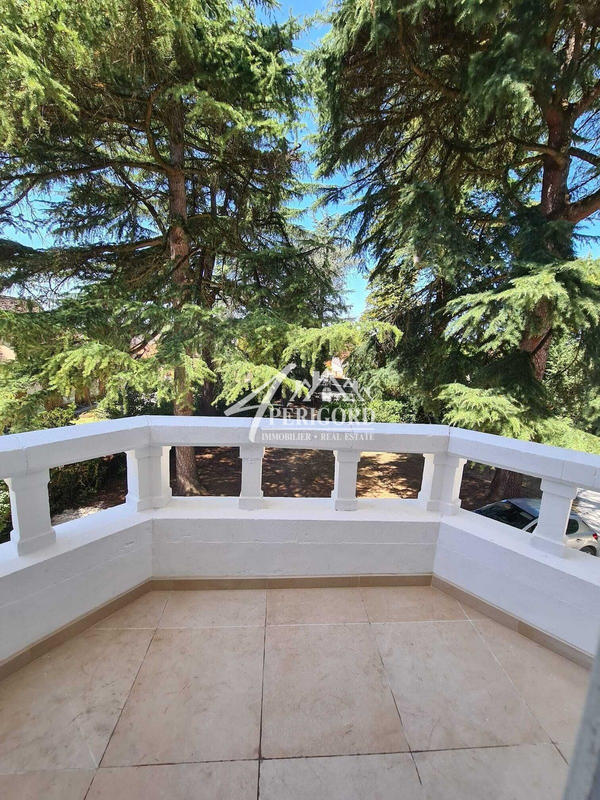 Maison - 250 m² - 12 pièces