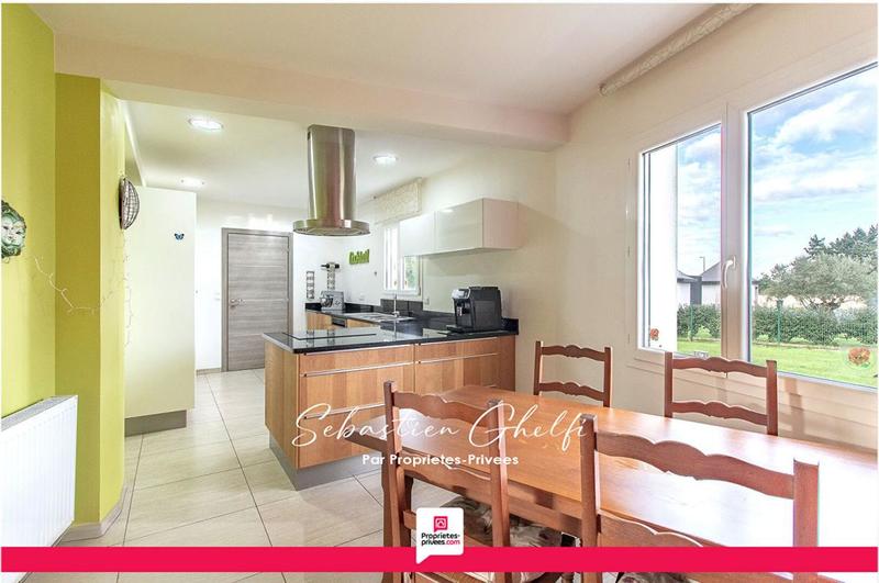 Maison - 220 m² - 8 pièces