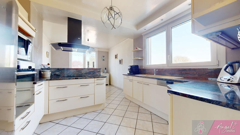 Maison - 165 m² - 8 pièces