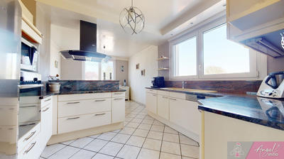 Maison - 165 m² - 8 pièces