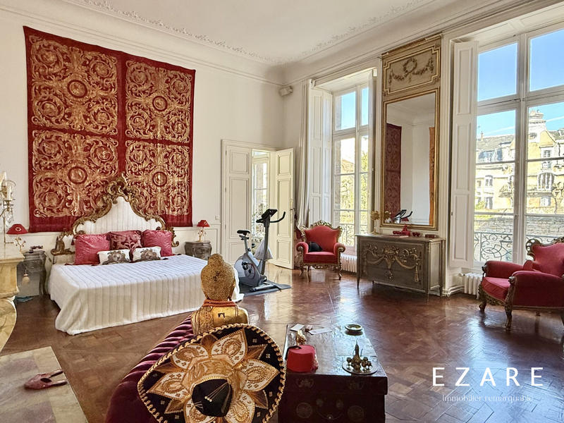 Appartement - 258 m² - 5 pièces