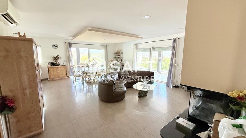 Maison - 238 m² - 9 pièces