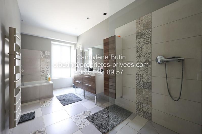 Maison - 278 m² - 10 pièces