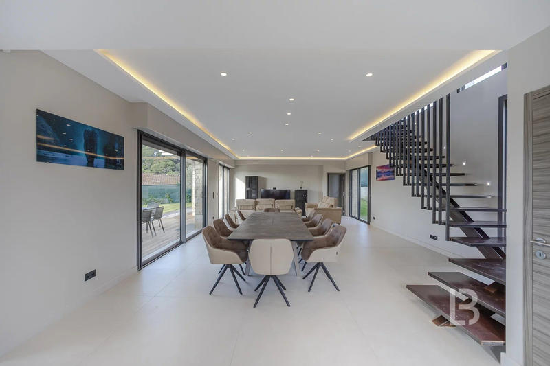 Villa - 265 m² - 7 pièces