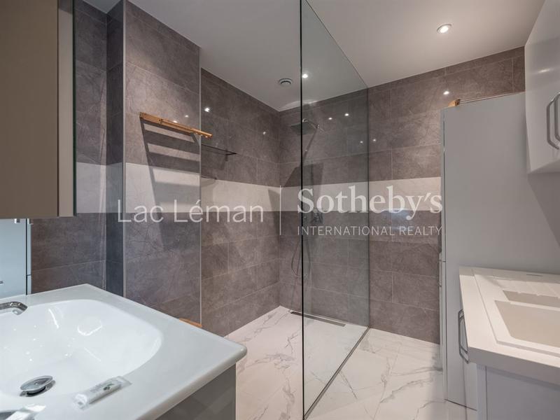 Maison - 245 m² - 8 pièces