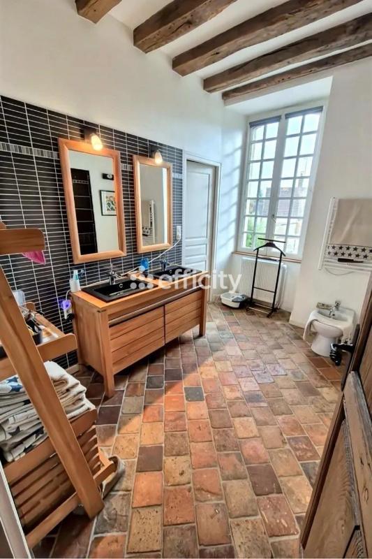 Maison - 230 m² - 9 pièces