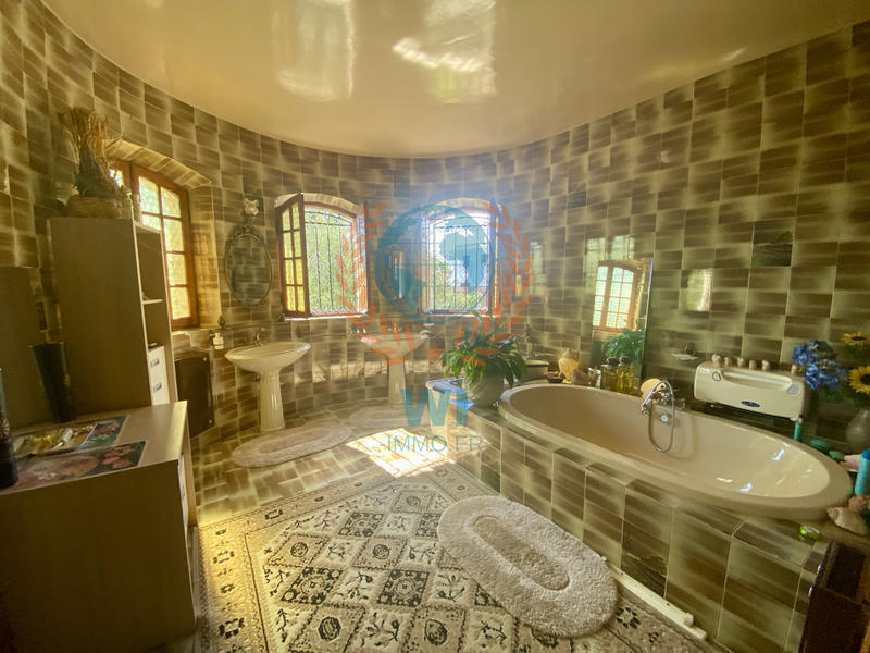 Maison - 420 m² - 17 pièces