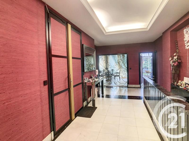 Maison - 237 m² - 7 pièces