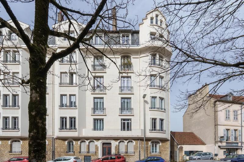 Appartement - 90 m² - 4 pièces