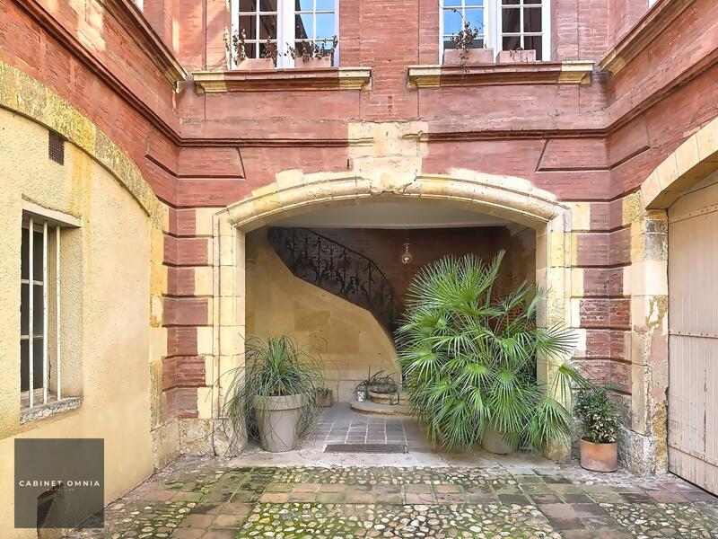 Appartement - 212 m² - 6 pièces