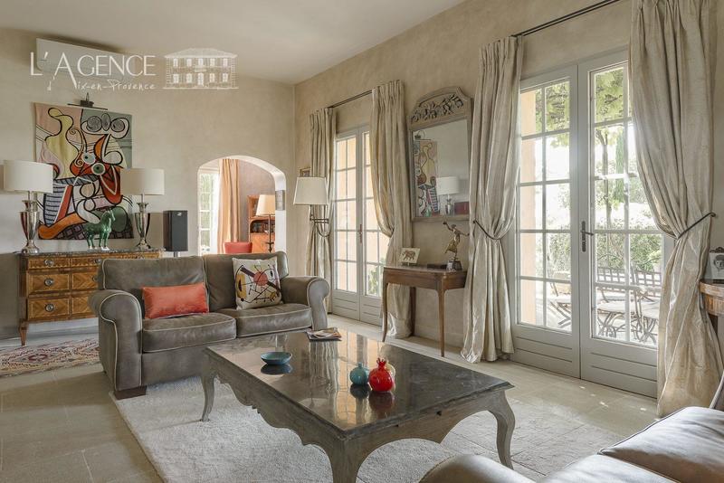 Maison - 280 m² - 8 pièces