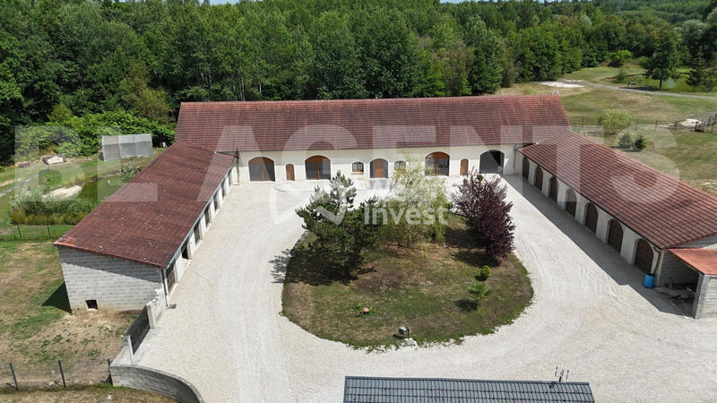 Villa - 215 m² - 14 pièces