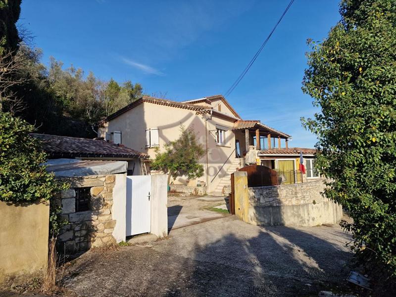 Maison - 320 m² - 9 pièces