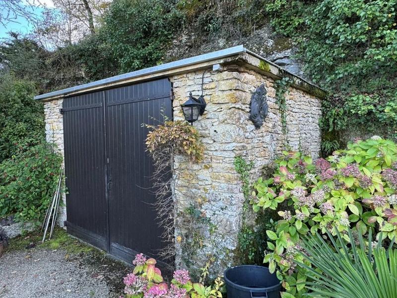 Propriété - 225 m² - 9 pièces