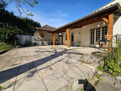 Maison - 214 m² - 8 pièces