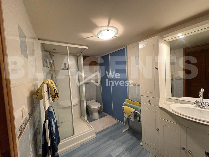 Maison - 235 m² - 9 pièces