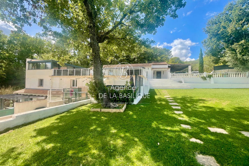 Maison - 296 m² - 4 pièces