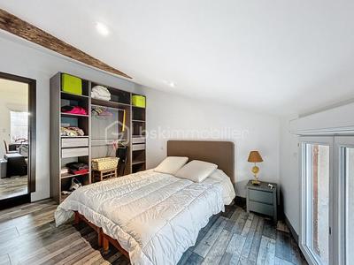 Maison - 215 m² - 8 pièces