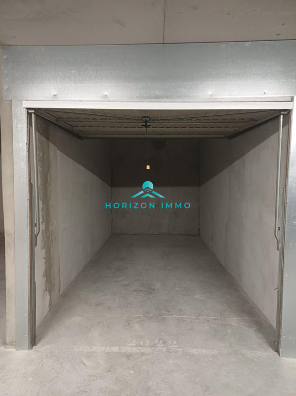 Parking / Garage - 12 m²