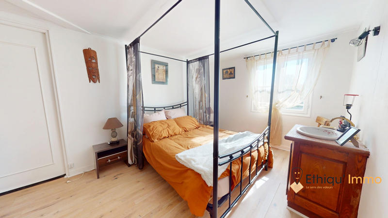 Maison - 228 m² - 8 pièces