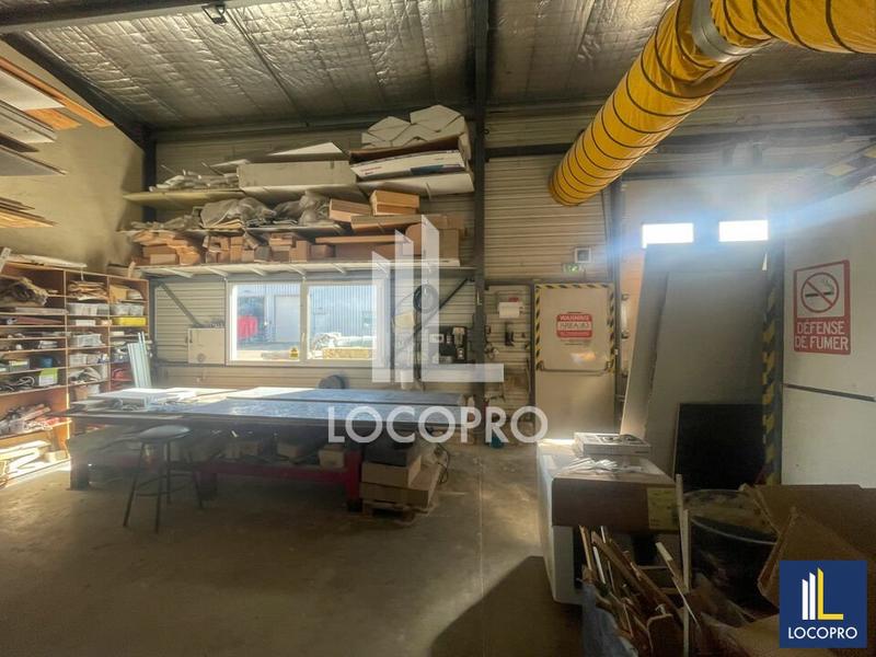 Local d'activité / Entrepôt - 251 m²