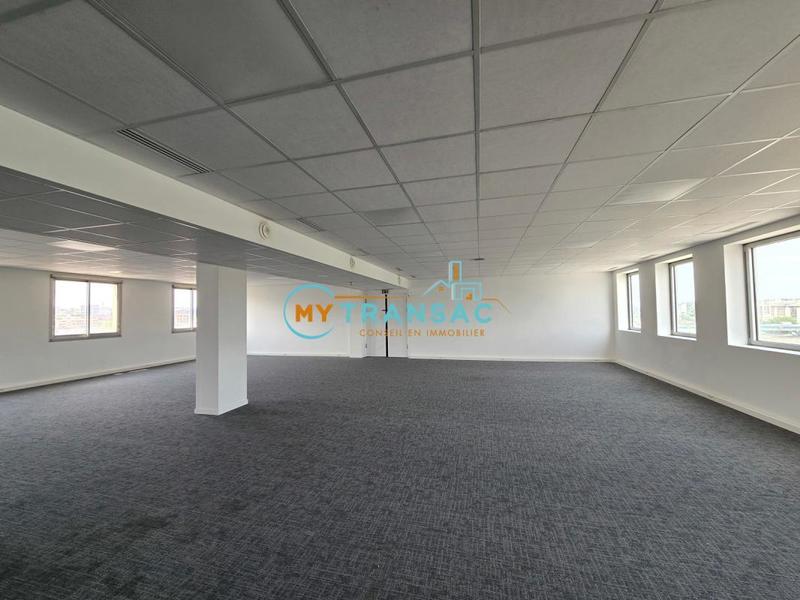 Local d'activités - 2 457 m²