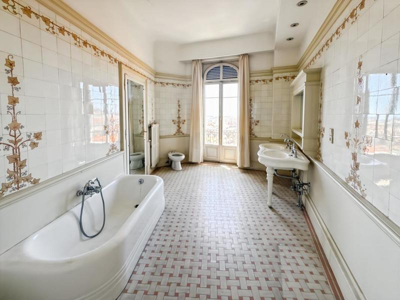 Appartement - 242 m² - 4 pièces