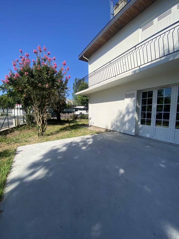 Maison - 210 m² - 10 pièces