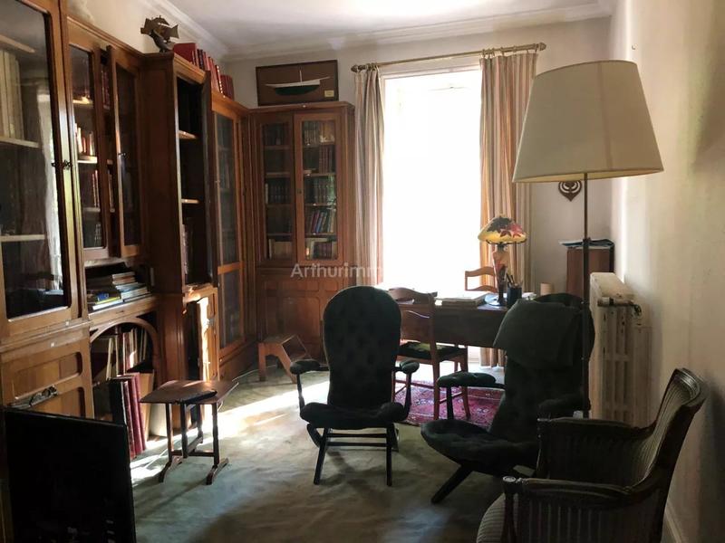 Maison - 180 m² - 9 pièces