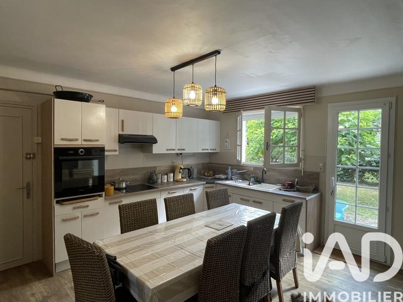 Maison - 216 m² - 8 pièces