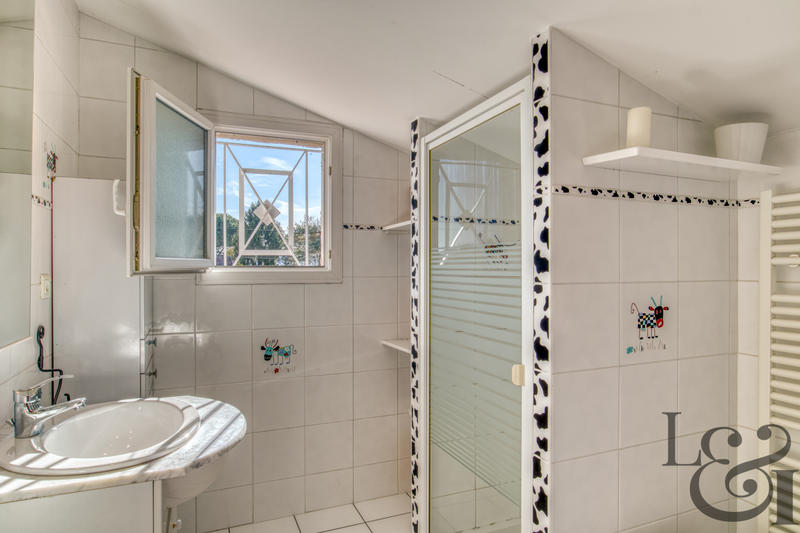 Maison - 188 m² - 9 pièces