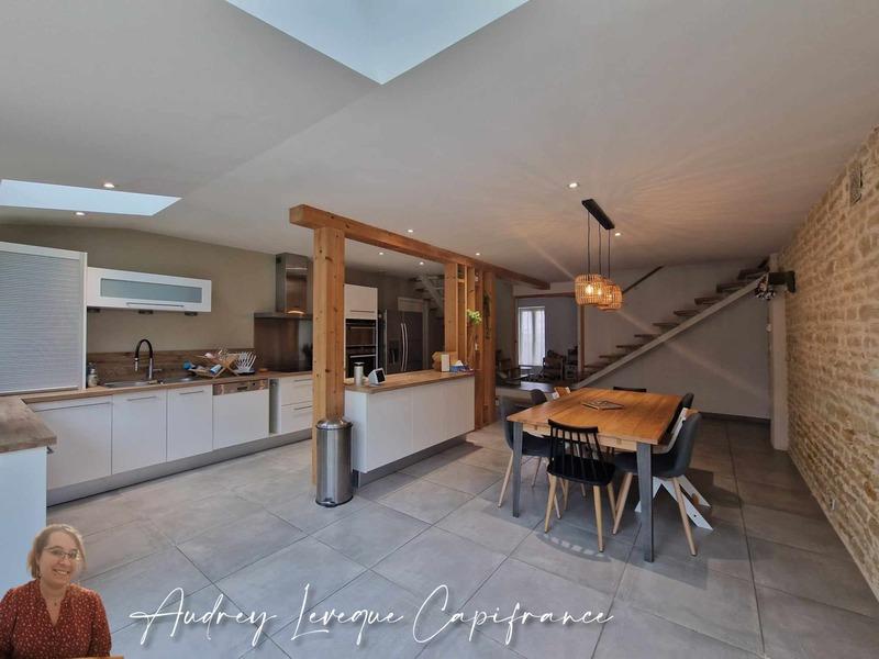 Maison - 251 m² - 7 pièces