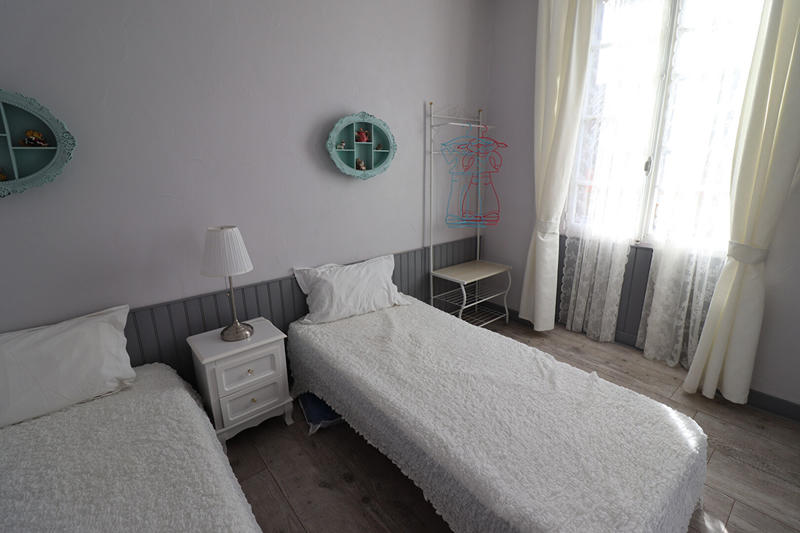 Maison - 325 m² - 15 pièces