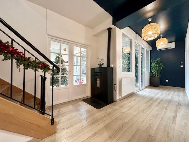 Maison - 214 m² - 7 pièces