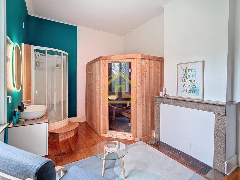 Maison - 292 m² - 9 pièces