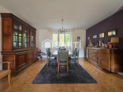 Maison - 220 m² - 7 pièces