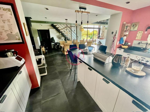 Maison - 260 m² - 10 pièces