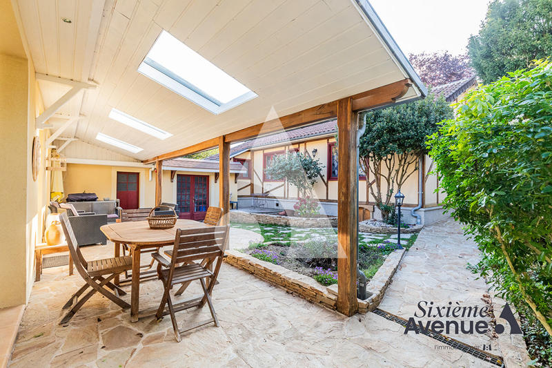 Maison - 189 m² - 8 pièces