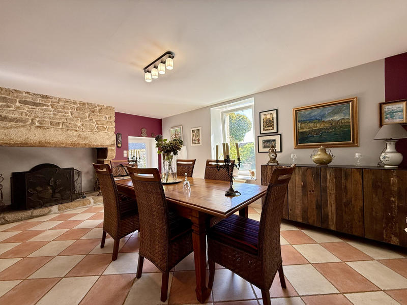 Maison - 270 m² - 6 pièces