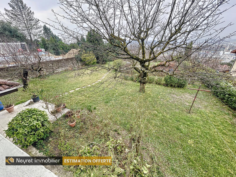 Maison - 245 m² - 7 pièces