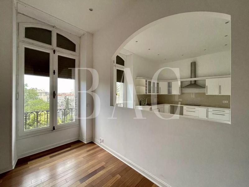 Appartement - 207 m² - 6 pièces