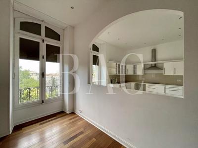 Appartement - 207 m² - 6 pièces