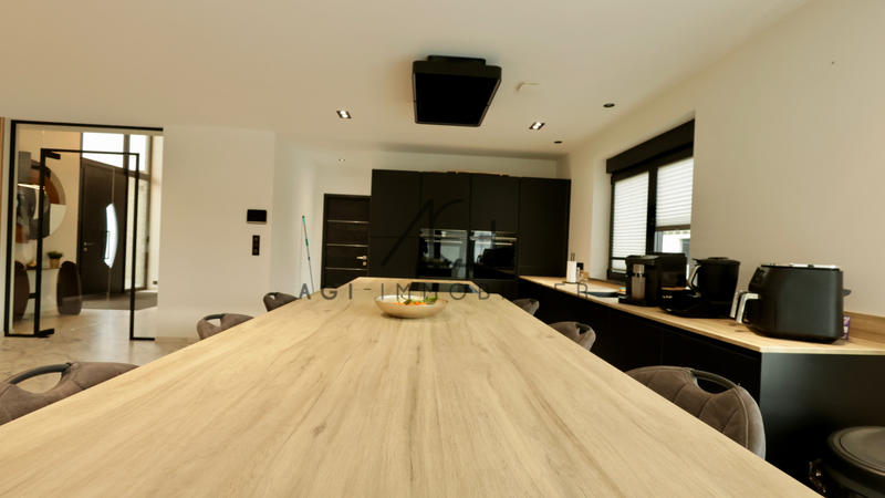 Maison - 228 m² - 5 pièces