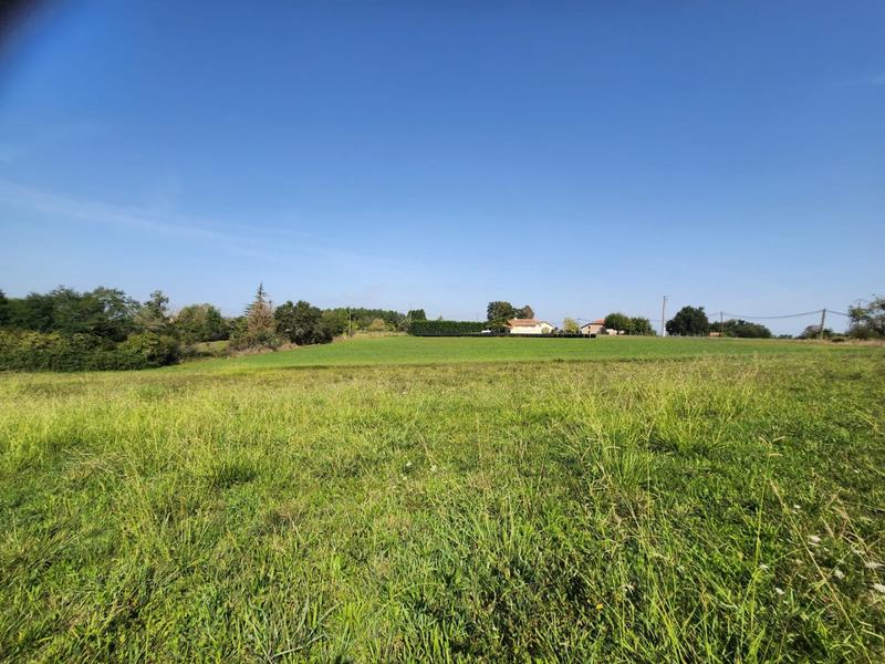 Terrain constructible - 2 500 m²