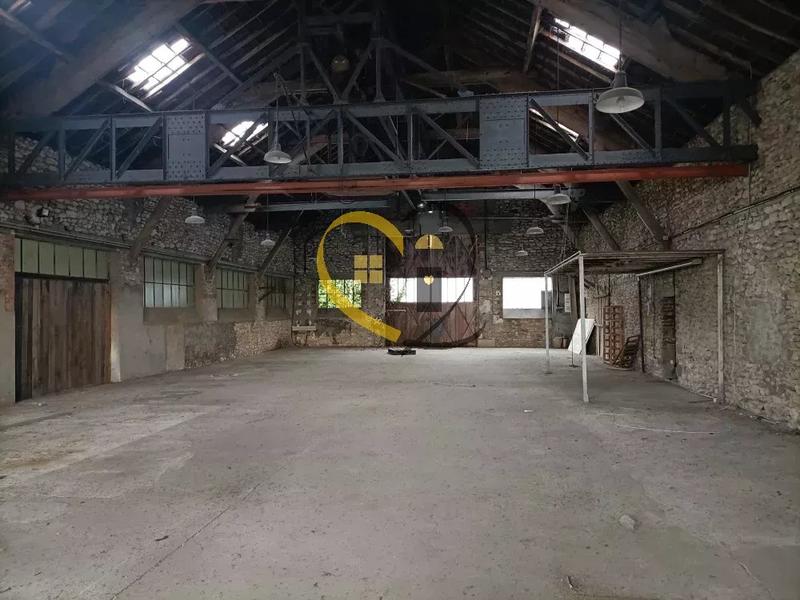 Immeuble mixte - 685 m²