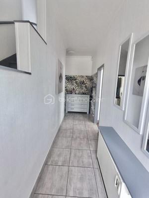 Pavillon - 180 m² - 9 pièces