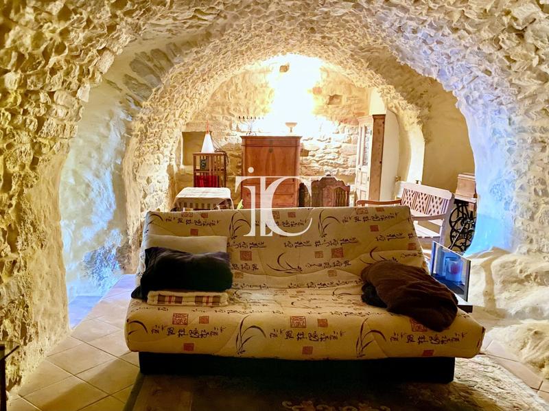 Maison - 272 m² - 8 pièces